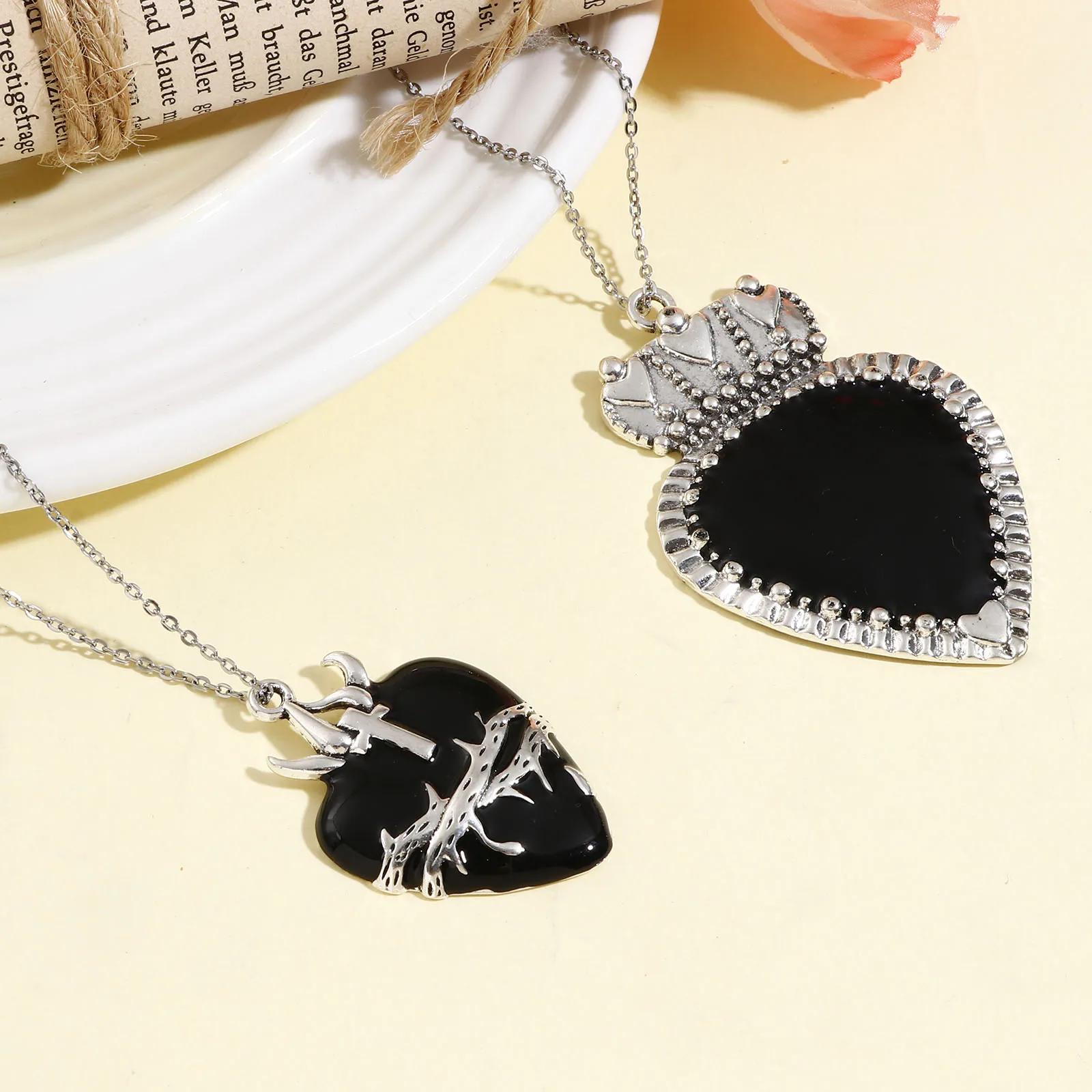 2pcs Black Ex Voto Heart Enamel Charms Religious Pendants Antique Silver Color Necklace Pendants Jewelry Accessories
