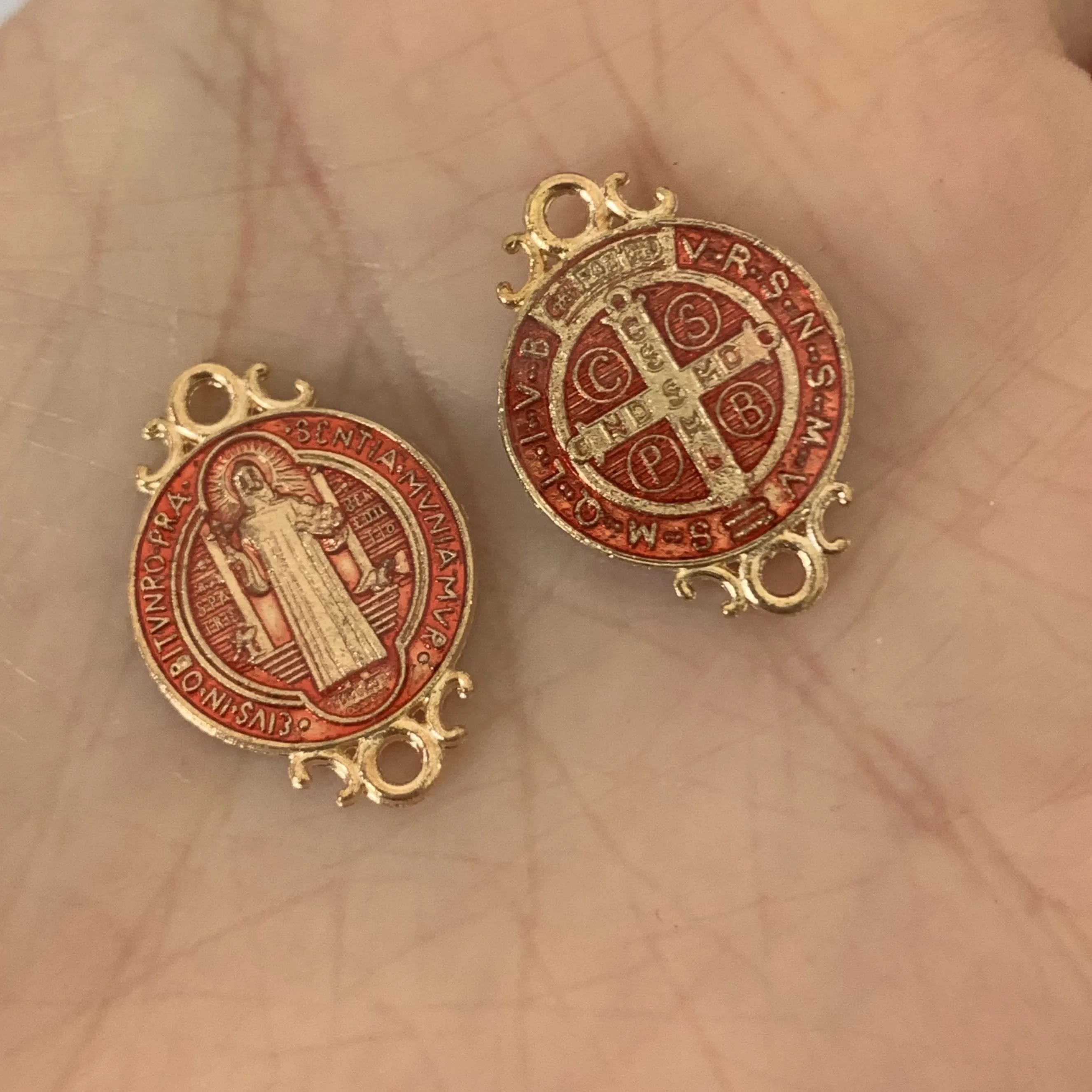 10PcsSaint Benedict Medal Double Sided Catholic Medals Favor Gifts Religious Charm Connector Bead Set of Multicolor Lace Pendant