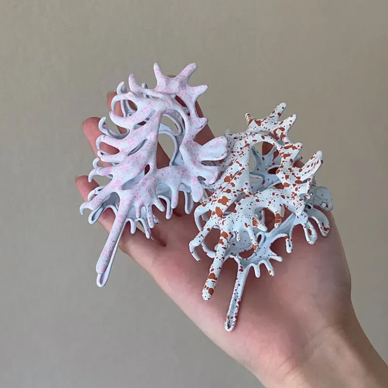 Creativity Unique Colorful Alien Metal Conch Hair Claws for Women Girl Y2K Hollow Headwear Shell Crab Hair Clip Hair Accessories