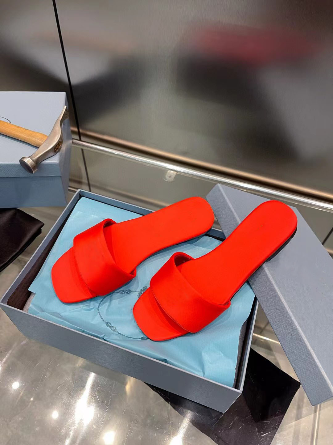 Premium quality Fashion Women's Sandals Designer Flat Heel Slippers Silk Leather Women's Beach Slides 26979