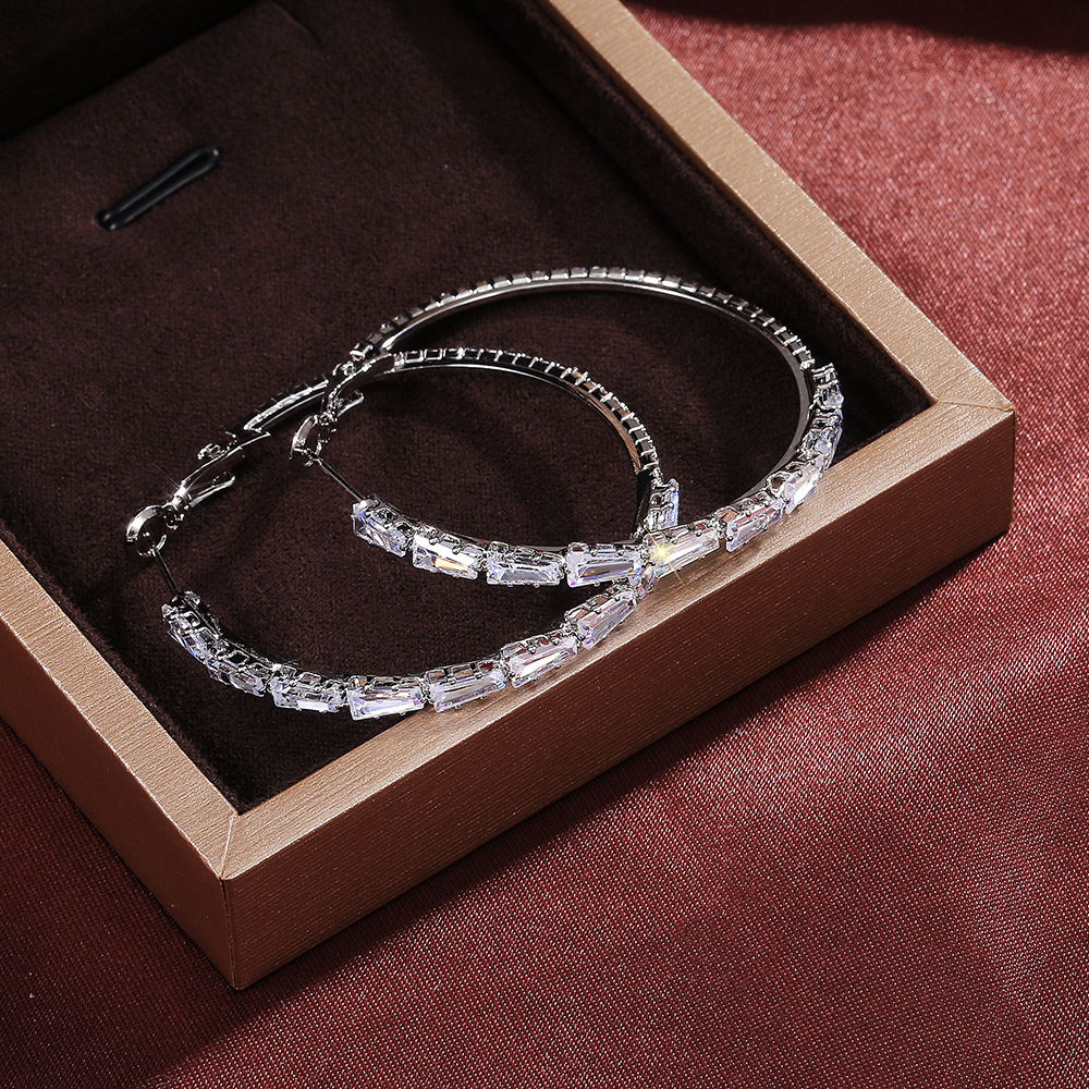 Vintage Sterg Sier Clip-On Earrings: Princess Cut CZ Dia Gemstones for Women