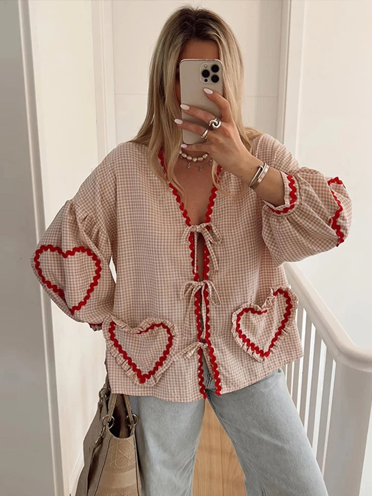 Sweet Plaid Print Shirts Women Fashion V-neck Hollow Out Lace Up Lady Top Spring Summer Love Pocket Female Street Shirt 240514