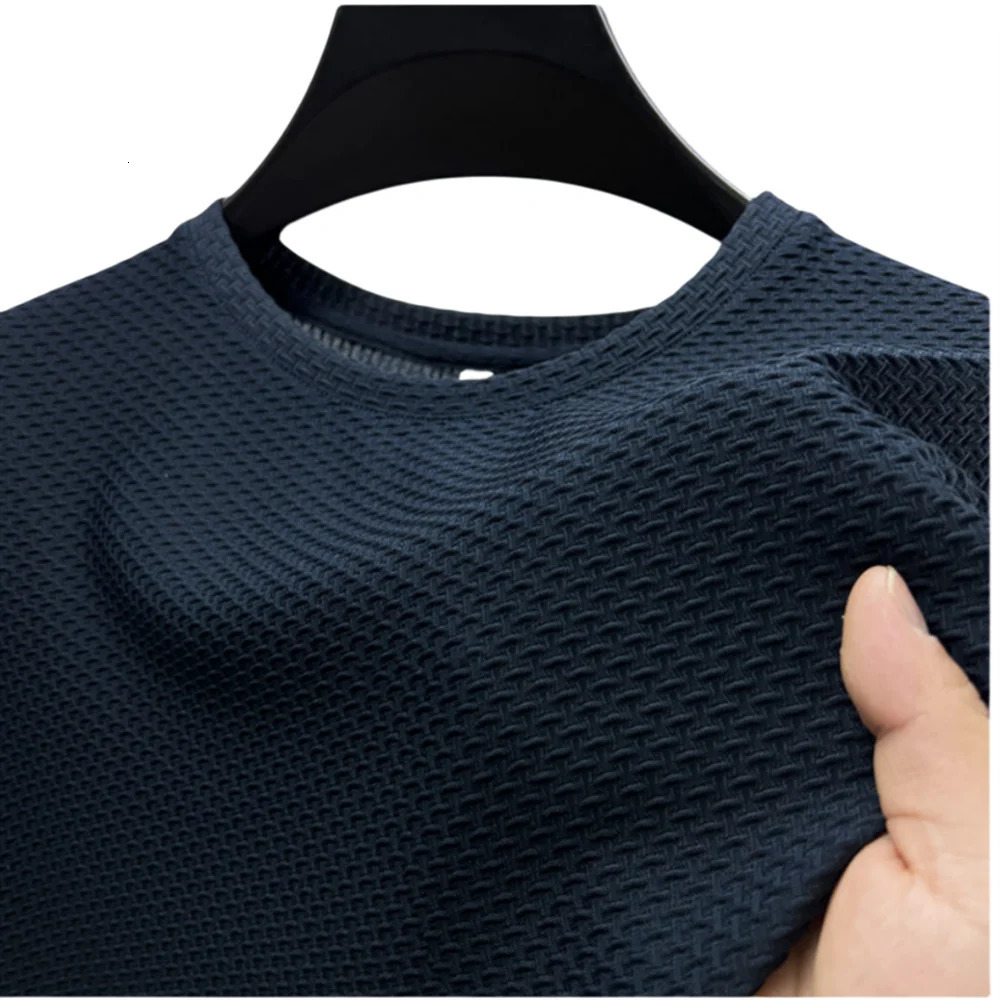 Summer Quality Mens Tshirt Grid Ice Breathable Short Sleeve Pure Color Traceless Korean Casual Sport Quick Drying 240518