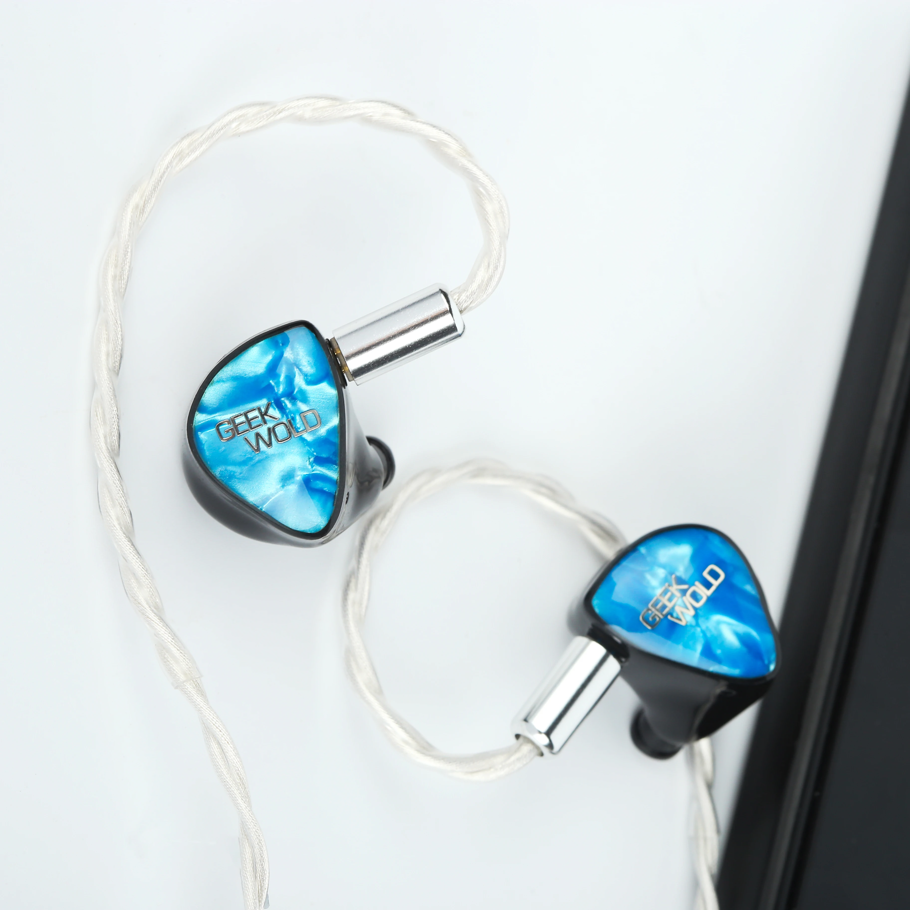 Geek Wold GK20 Earbud 3D Printing Processed Shell 3BA+2DD+2PZT Hybrid Driver In-Ear Earphone Monitors Music Audiophile Earpieces