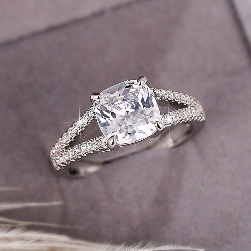 Sterg Sier Wedding Ring: Classic Elegance with Cubic Zirconia