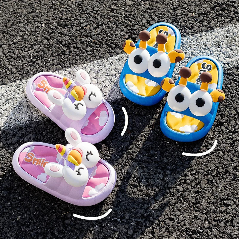 Cartoon Childrens Slippers Nonslip Big Eyes Giraffe Boys and Girls Home Thick Bottom Soft Bottom Wear Outdoor Slippers 240507
