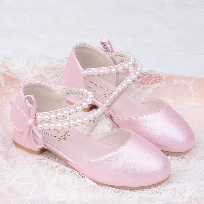Spring and Summer Girls Princess Shoes Pearl Bow Childrens Party Dress Sandals Fashion Shoulder Straps Childrens Performance High Heels 240516
