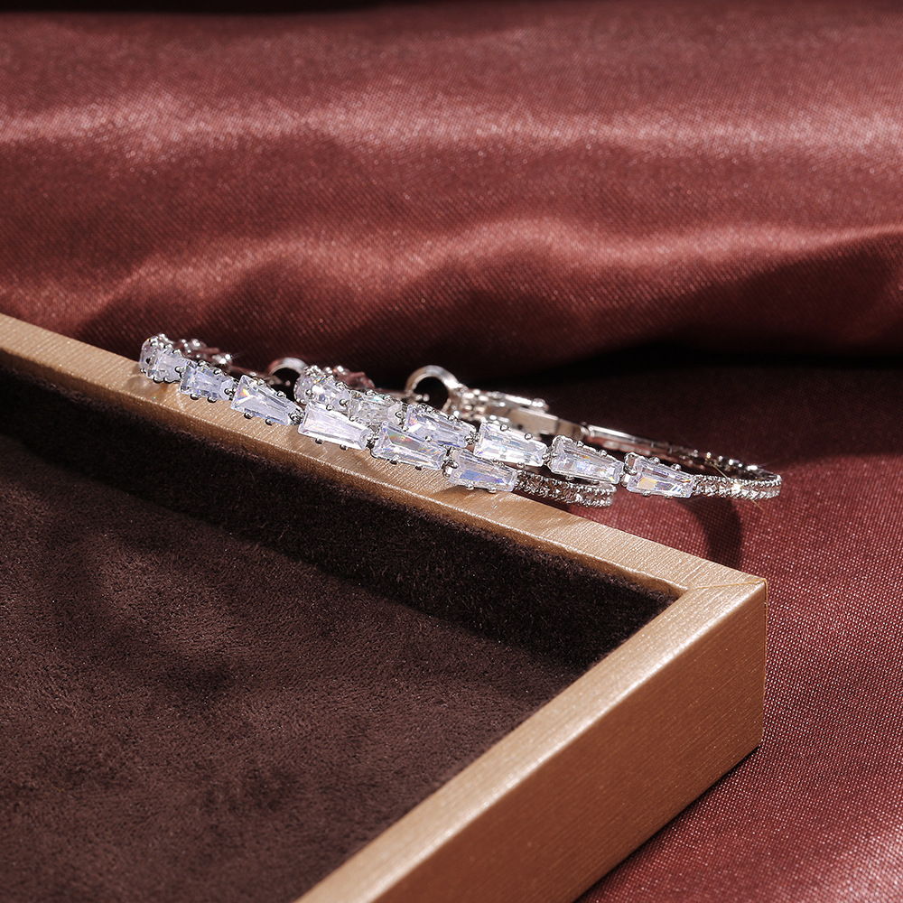 Vintage Sterg Sier Clip-On Earrings: Princess Cut CZ Dia Gemstones for Women