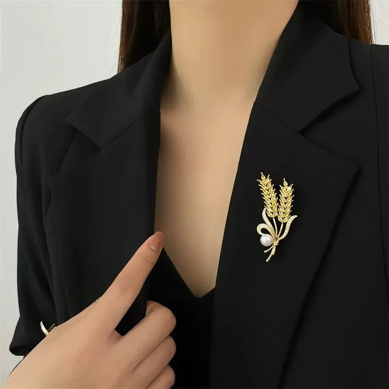 Exquisite Rhinestones Wheat Metal Golden Brooch for Women Suit Sweater Luxury Stylish Lapel Pins Jewelry Accessories Couple Gift