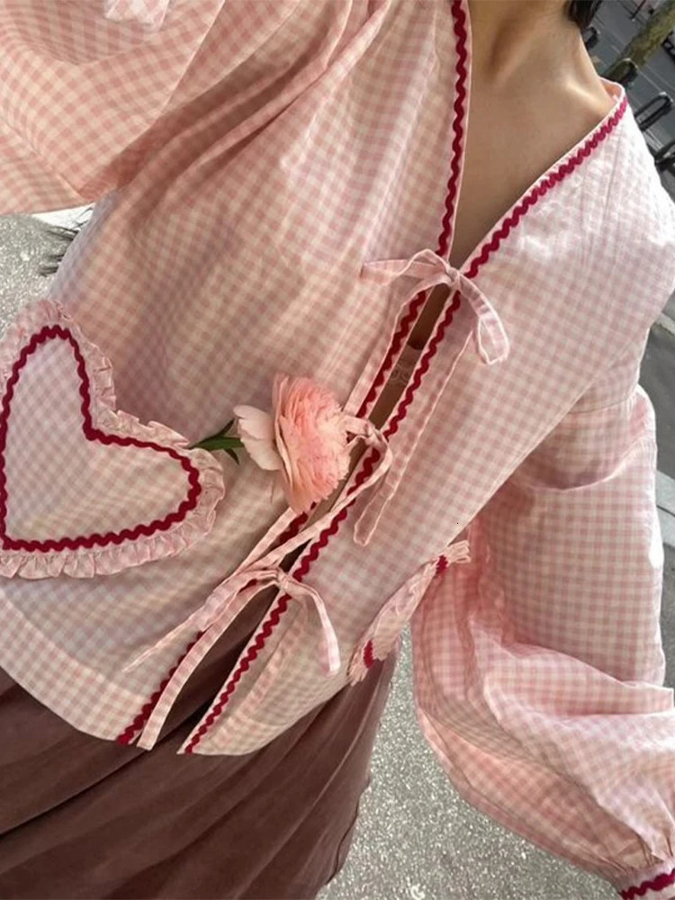 Sweet Plaid Print Shirts Women Fashion V-neck Hollow Out Lace Up Lady Top Spring Summer Love Pocket Female Street Shirt 240514