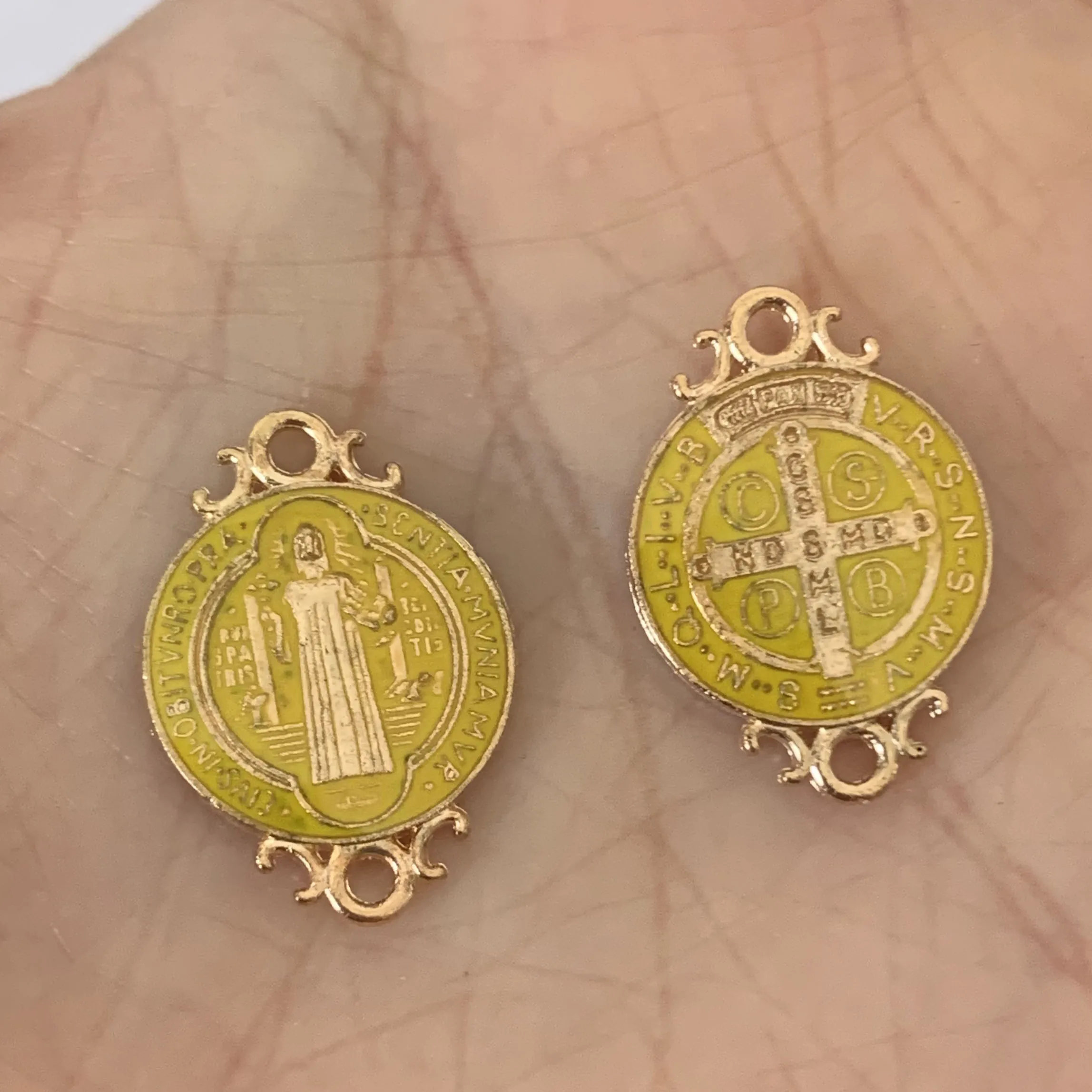 10PcsSaint Benedict Medal Double Sided Catholic Medals Favor Gifts Religious Charm Connector Bead Set of Multicolor Lace Pendant