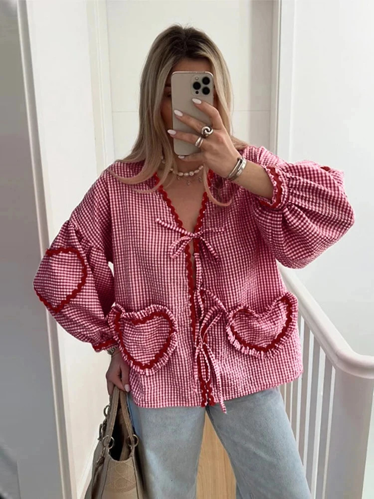 Sweet Plaid Print Shirts Women Fashion V-neck Hollow Out Lace Up Lady Top Spring Summer Love Pocket Female Street Shirt 240514