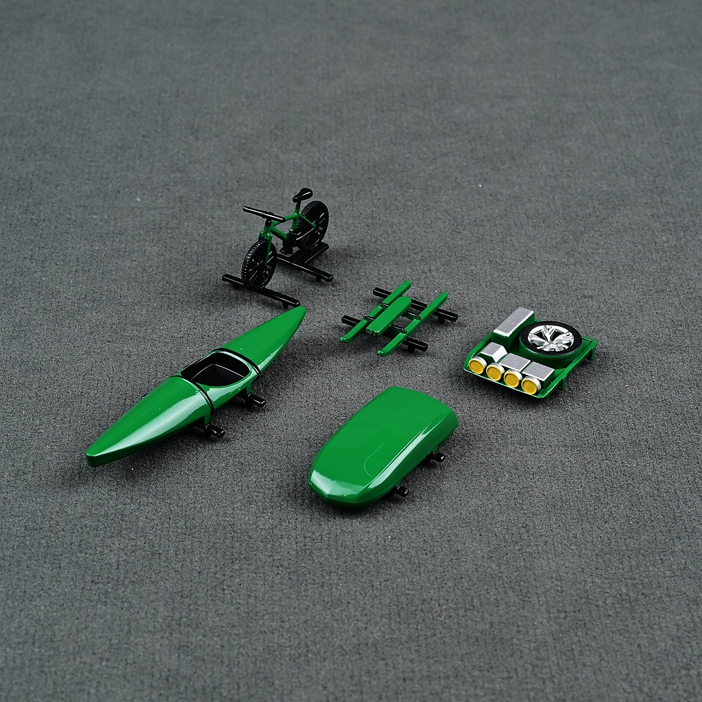 CM 1/64 Plastic Model Car Roof Accessories Toys Travel off-road Series with 1:64 Scale Bicycle, Kayak Model Kit (Without Cars)