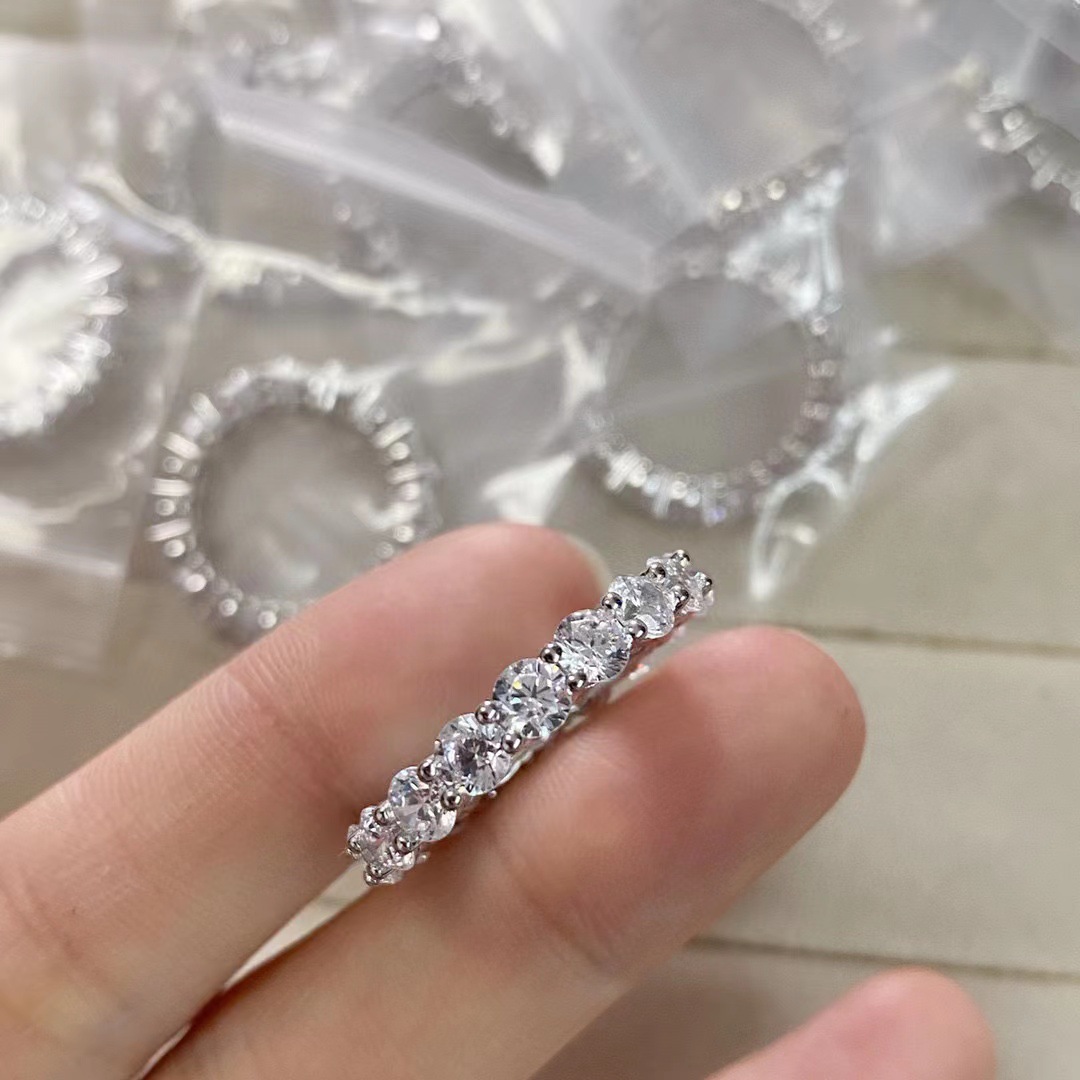 Ins Sparkling Wedding Rings Luxury Jewelry 925 Sterling Silver Round Cut White Moissanite CZ Diamond Gemstones Party Women Engagement Band Ring Gift