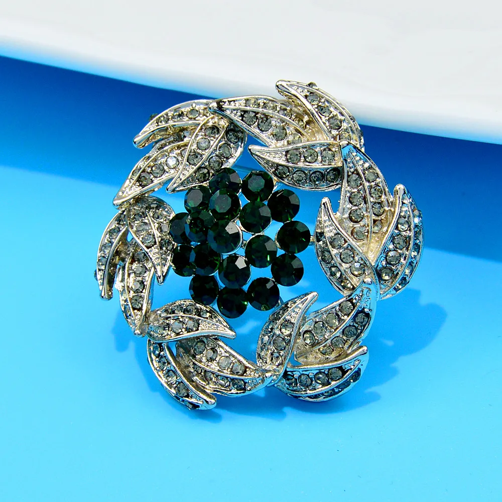 Beautiful Rhinestone CINDY XIANG Flower Brooches For Women 3 Colors Available Sweater Coat Pin Suit Jewelry Spring New Arrival smile