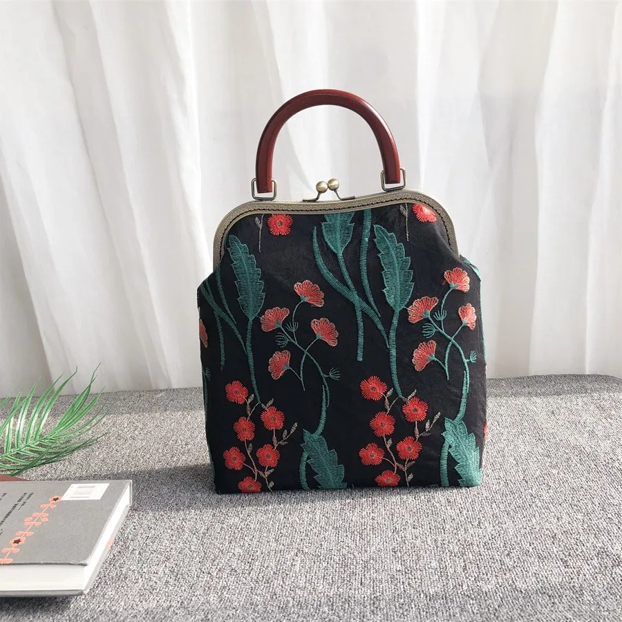 Flowers Vintage Embroidery Beautiful Bag Shell Lock Wood Hand Bags Women Shoulder Crossbody Bag Chain Fringe Women's Handbags smile 's