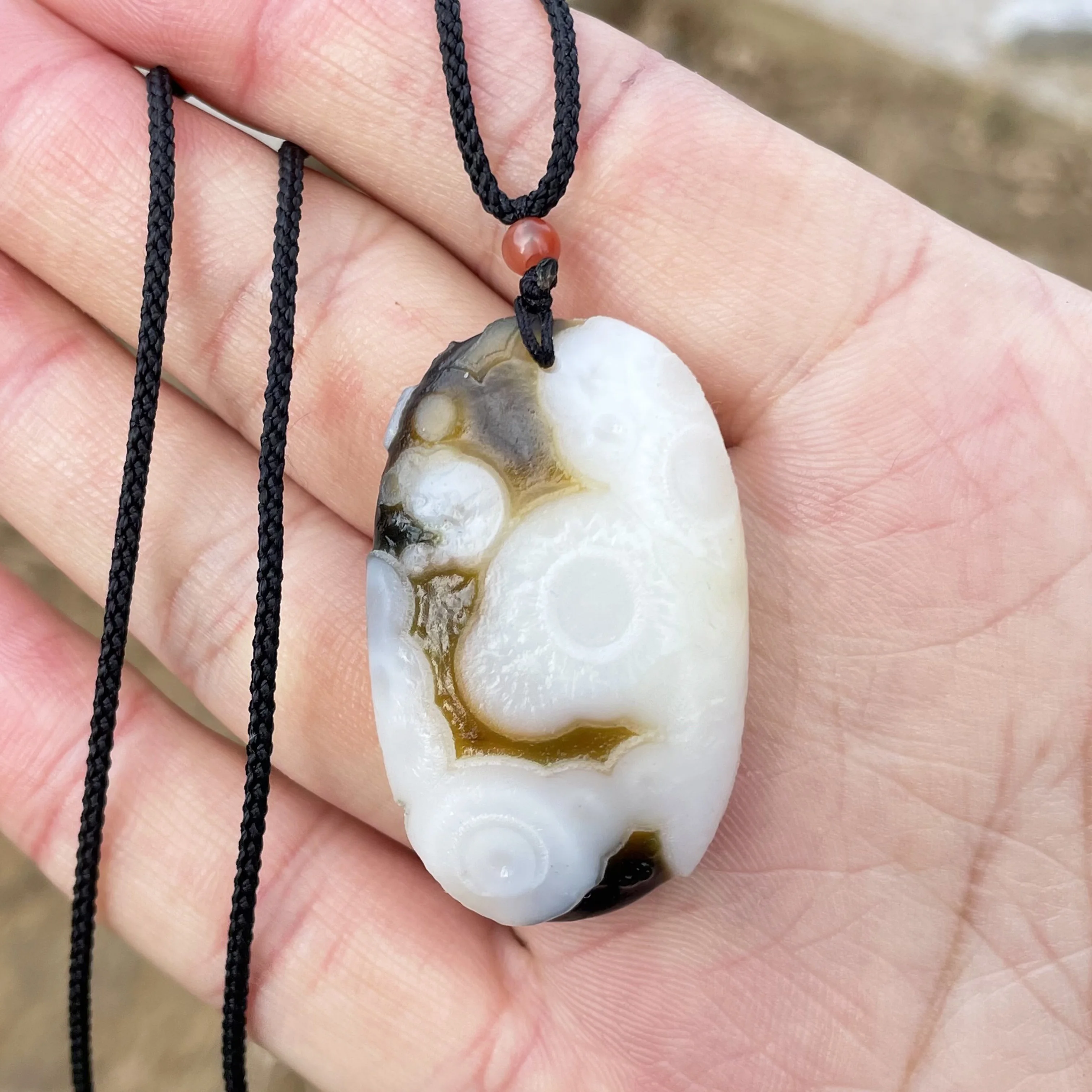 Natural Sardonyx Agate Pendant Alxa Gobi Unpolished Rock Energy Crystal Quartz Necklace Reiki Healing Stone Home Decor