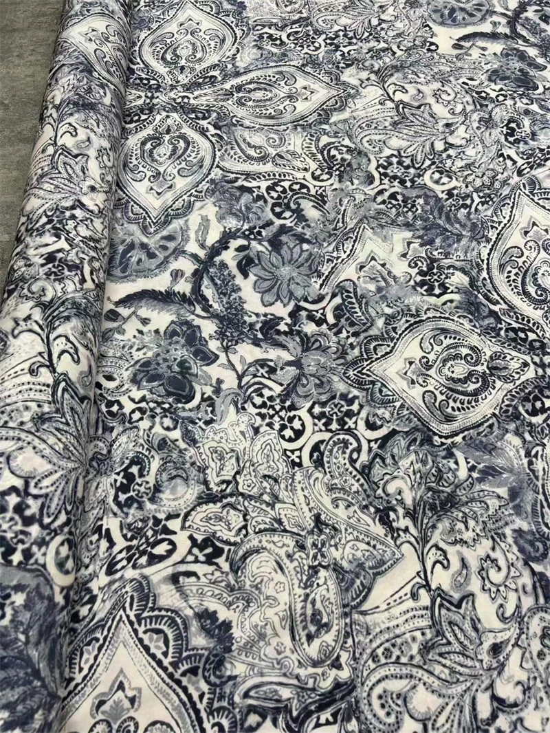 American European Counters and with The Same Vintage Printed Elastic Crepe De Chine Fabric High Grade Clothing Satin Material smile
