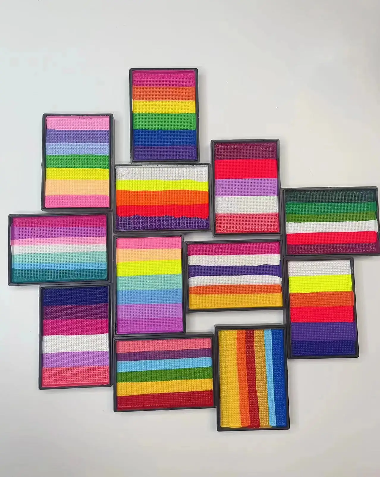 b g Rainbow Split Cake Wholesale Pastel Water Activated Eyeliner Face Painting Body Art Paint Holiday Make Up free sponge