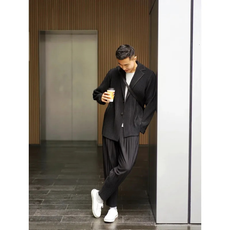 Miyake Original Pleated Long-sleeved Blazer Collar Jacket Mens Spring Senior Sense of Loose Casual Suits Japanese Clothing 240518