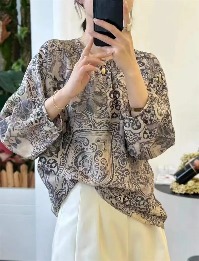 American European Counters and with The Same Vintage Printed Elastic Crepe De Chine Fabric High Grade Clothing Satin Material smile