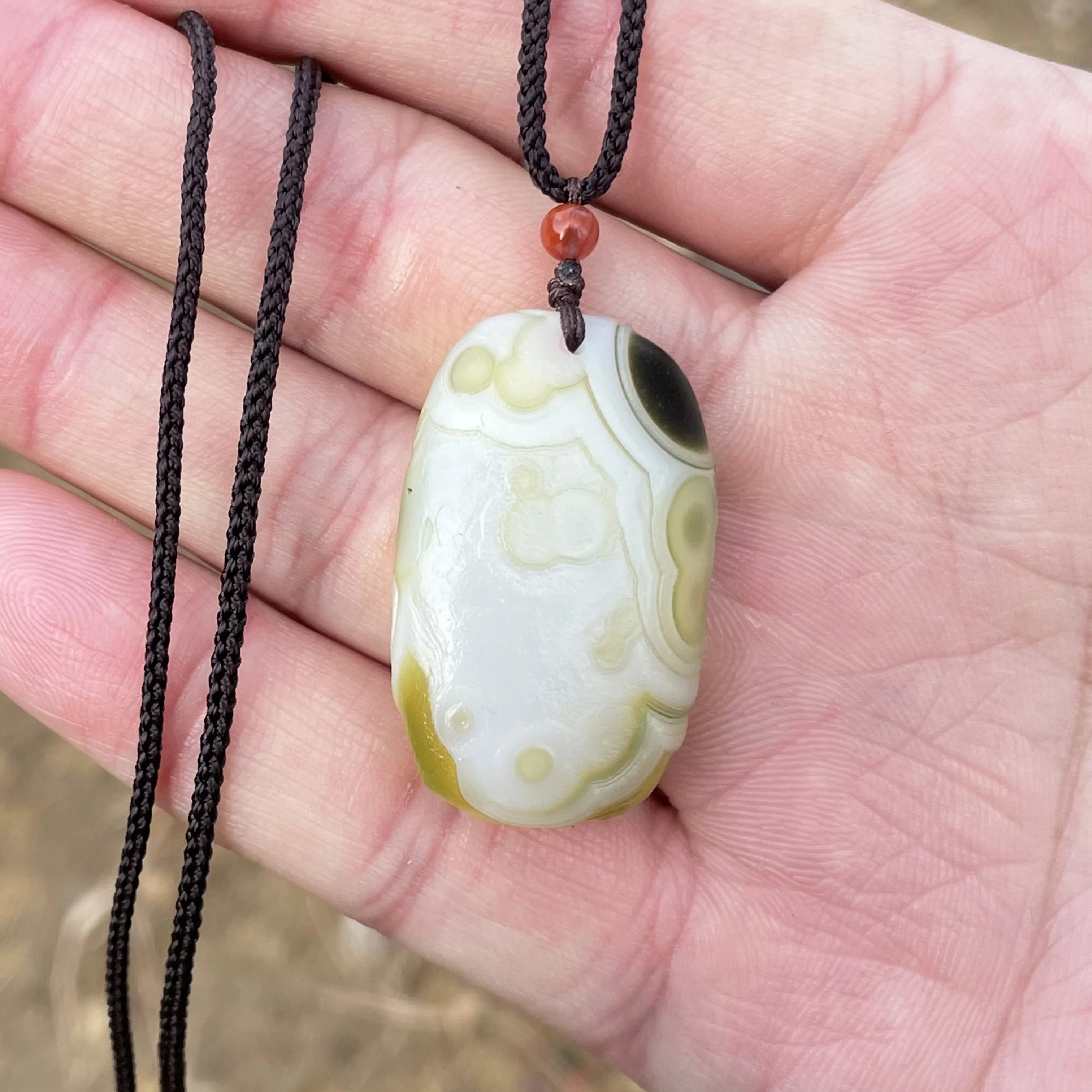Natural Sardonyx Agate Pendant Alxa Gobi Unpolished Rock Energy Crystal Quartz Necklace Reiki Healing Stone Home Decor