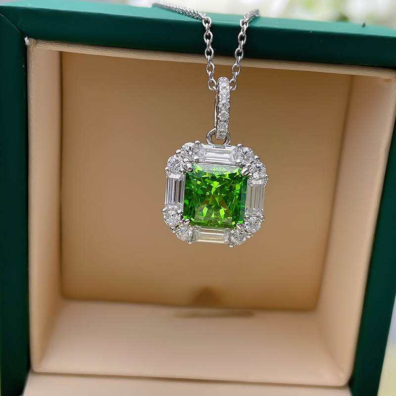 Choucong Brand Designer Square Pendant Luxury Jewelry 925 Sterling Silver Princess Cut Emerald CZ Diamond Party Promise Women Beach Women Clavicle Nec
