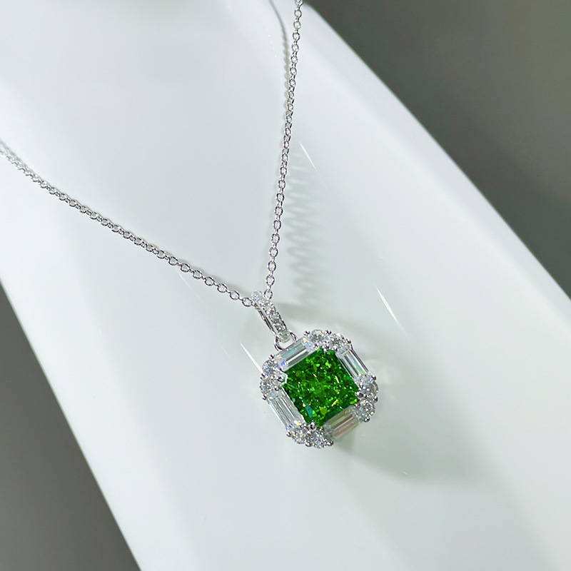 Choucong Brand Designer Square Pendant Luxury Jewelry 925 Sterling Silver Princess Cut Emerald CZ Diamond Party Promise Women Beach Women Clavicle Nec