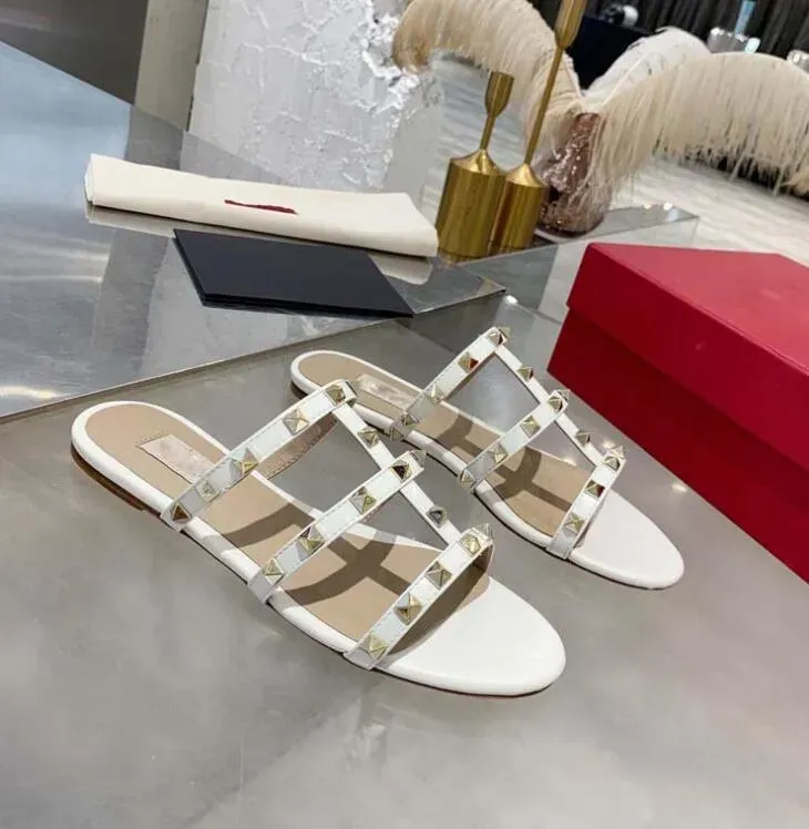 2025 Woman Sandals Hollow out Flat Slippers Sandal rivet Girl Shoes Platform Slides Lady casual Flip Flops 34-41