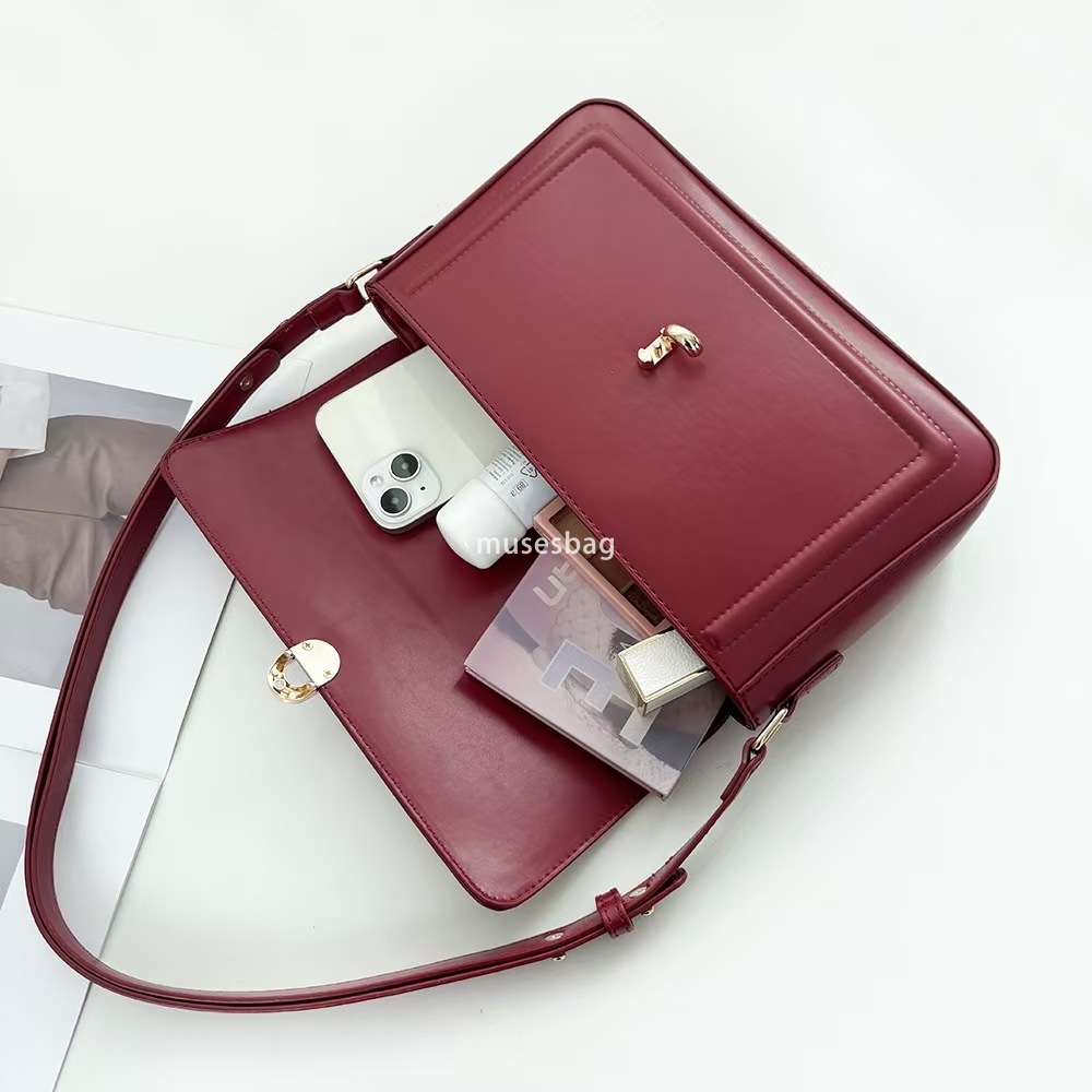 Light luxury, high-end, festive wedding bag, casual and fashionable banquet stick bag, single shoulder underarm small square bag, versatile and niche 