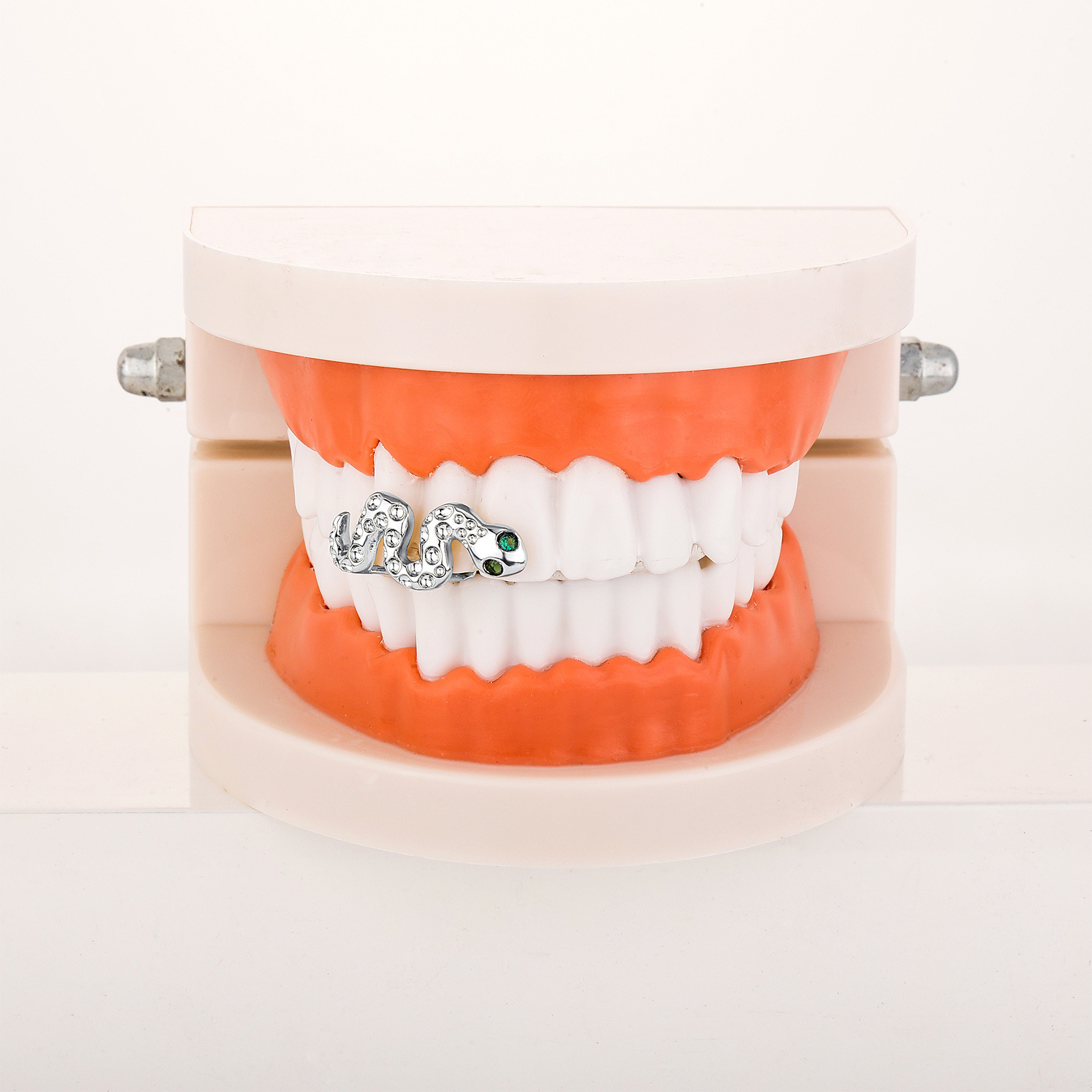 Hip Hop 2 Teeth Grillz Braces Cubic Zirconia Dental Mouth Fang Grills Tooth Cap Cosplay Halloween Cosplay Party Vampire 18k Real Gold Rapper Piercing 