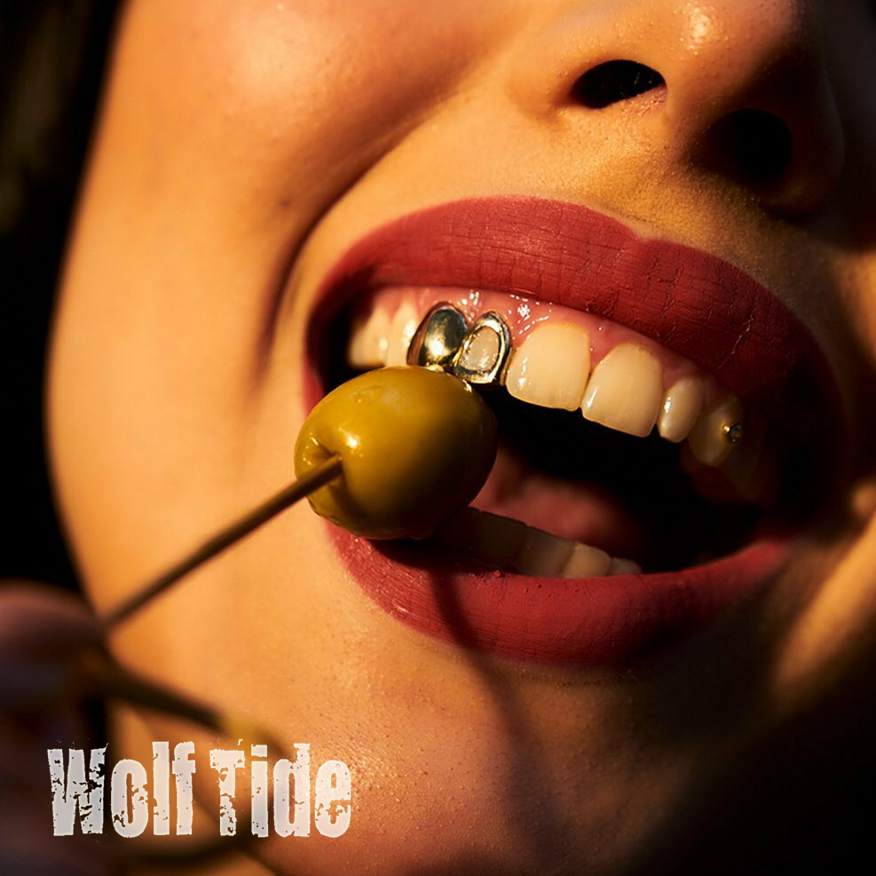 Hip Hop 2 Teeth Grillz Braces Cubic Zirconia Dental Mouth Fang Grills Tooth Cap Cosplay Halloween Cosplay Party Vampire 18k Real Gold Rapper Piercing 