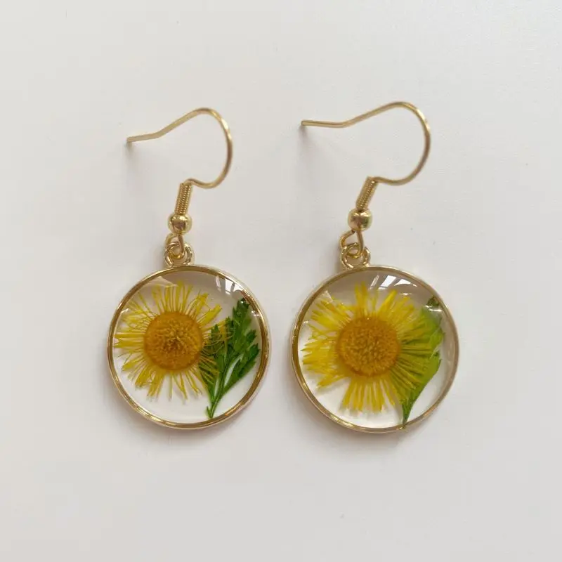 Unique Pressed Flower Earring Epoxy Resin Natural Flower Earrings Creative Women Statement Jewelry Elegant Round Earring 2024