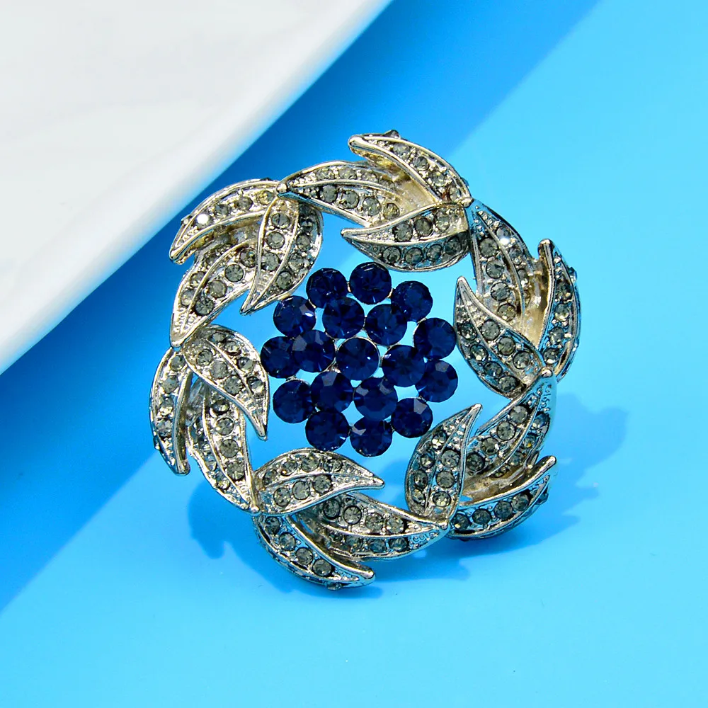 Beautiful Rhinestone CINDY XIANG Flower Brooches For Women 3 Colors Available Sweater Coat Pin Suit Jewelry Spring New Arrival smile