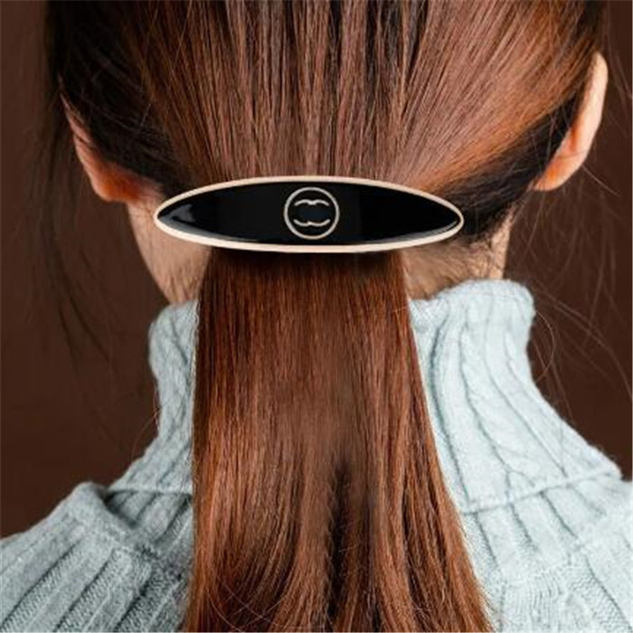 Designer Barrettes Luxury Hair Clips Girl Hairpin Fashion Versatile Spring Clamp Hairclips Square Lady Hairpin Hair Accessories