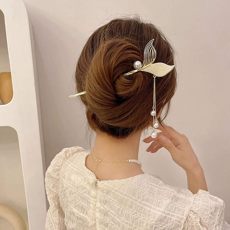 High-end Hollow Mermaid Tail Tassel Hairpin Vintage Chinese Style Hair Stick Pearl Rhinestone Hairpin Antique Hair Accessories