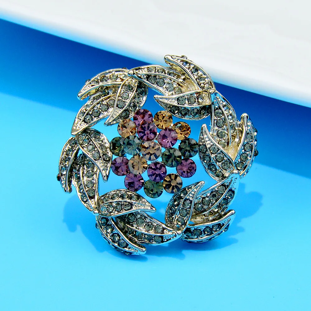 Beautiful Rhinestone CINDY XIANG Flower Brooches For Women 3 Colors Available Sweater Coat Pin Suit Jewelry Spring New Arrival smile