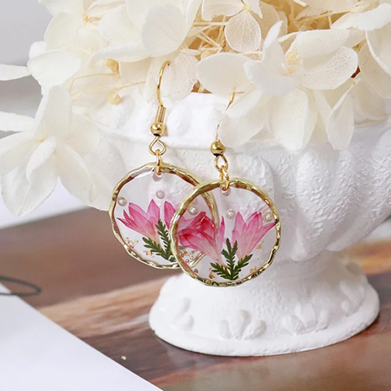 Unique Pressed Flower Earring Epoxy Resin Natural Flower Earrings Creative Women Statement Jewelry Elegant Round Earring 2024