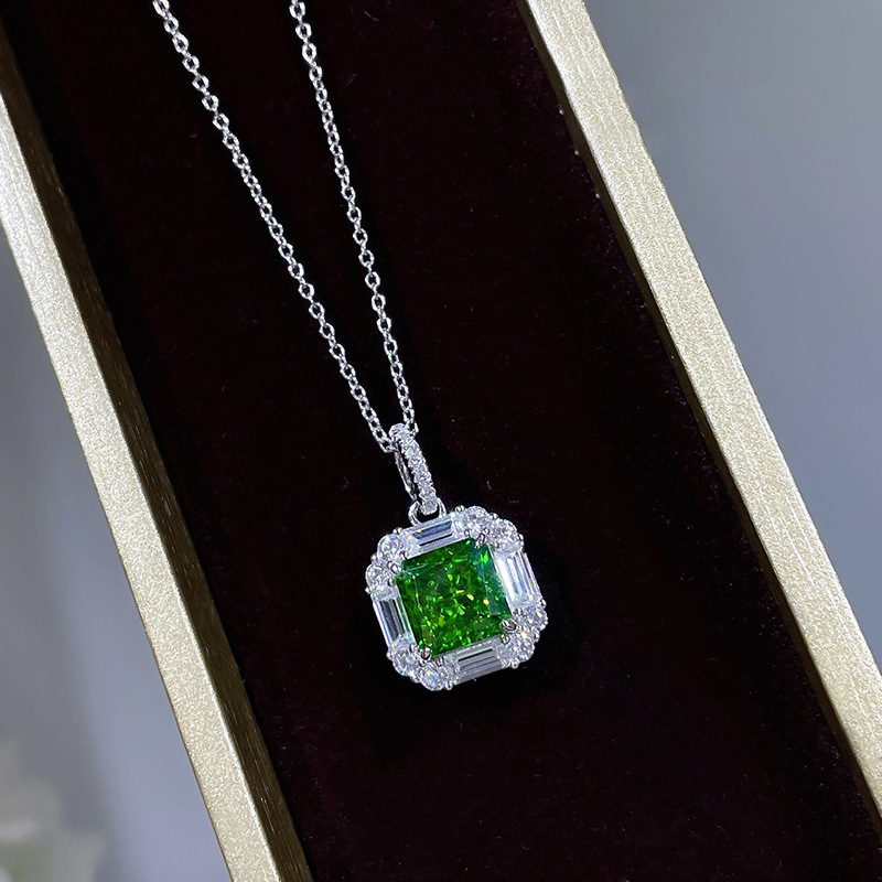 Choucong Brand Designer Square Pendant Luxury Jewelry 925 Sterling Silver Princess Cut Emerald CZ Diamond Party Promise Women Beach Women Clavicle Nec