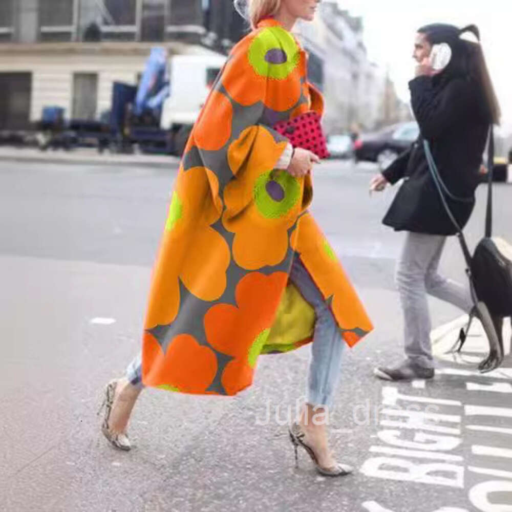 New product in autumn and winter of 2023 long flare sleeve coat printed loose trench coat for women