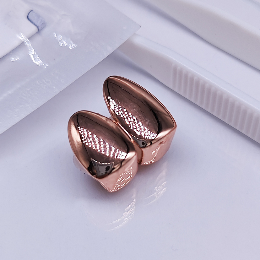 Hip Hop 2 Teeth Grillz Braces Cubic Zirconia Dental Mouth Fang Grills Tooth Cap Cosplay Halloween Cosplay Party Vampire 18k Real Gold Rapper Piercing 