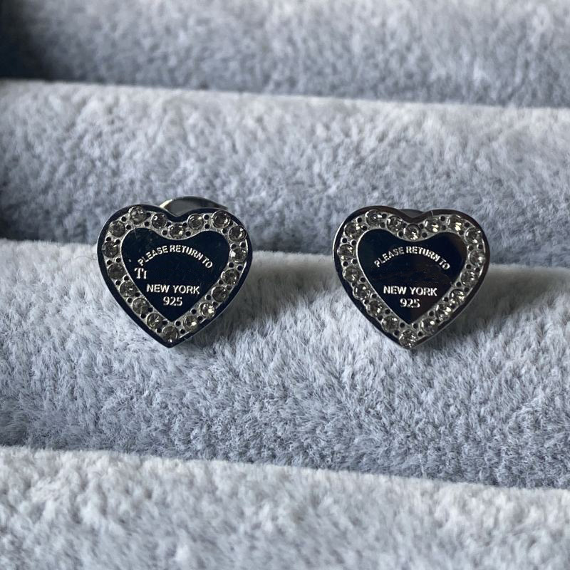 Elegant Golden Heart Design Matching Pairs of Bridal Ear Jewelry with Stamped Detailing