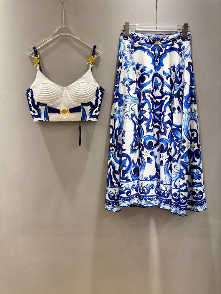 Elegant summer vacation set a1 women's short spaghetti strap top paired with blue and white porcelain skirt 2026
