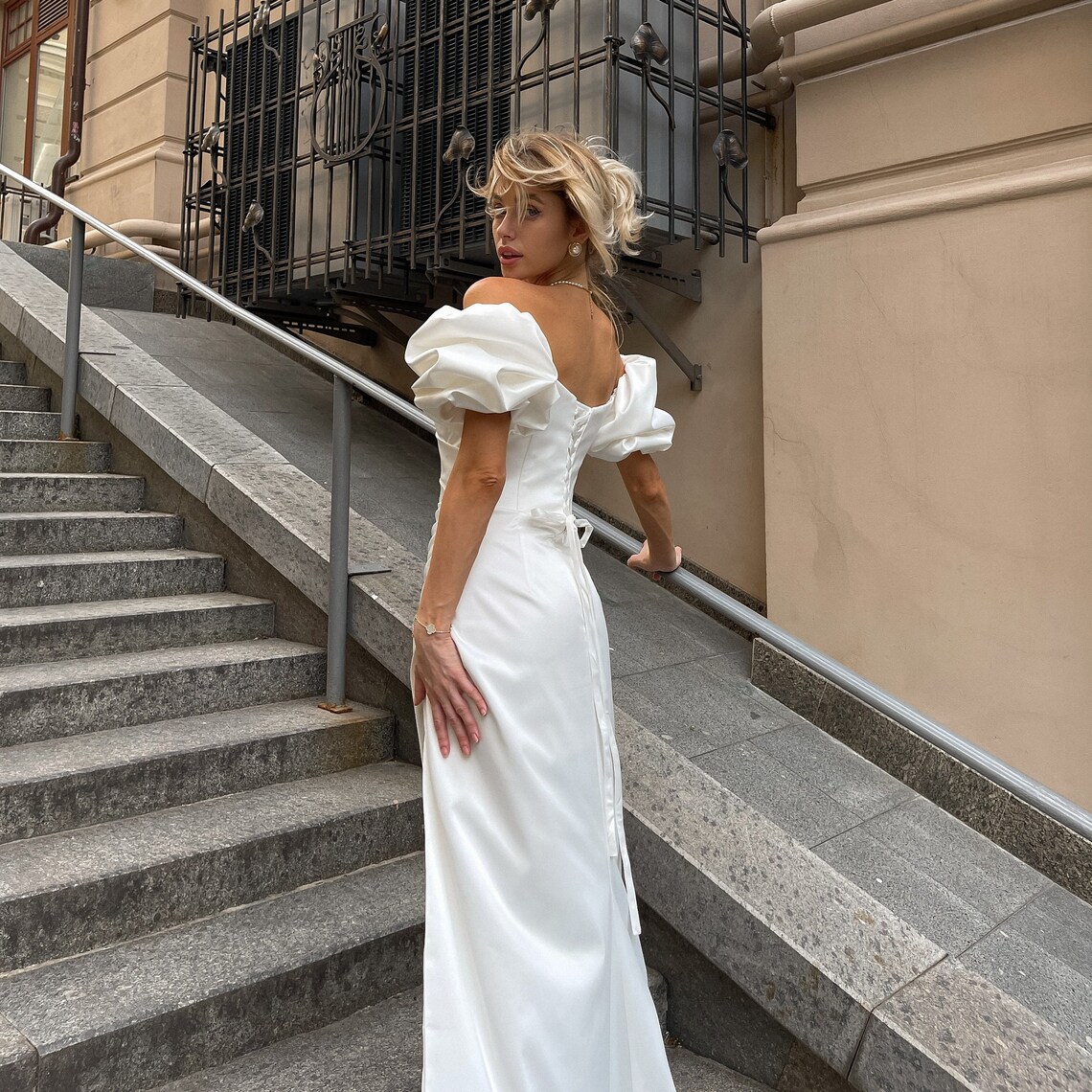 Short Removeable Puff Sleeves Pleat Sweethart Satin Sheath Wedding Dresses Side Slit Custom Custom Made Rode De Morrie