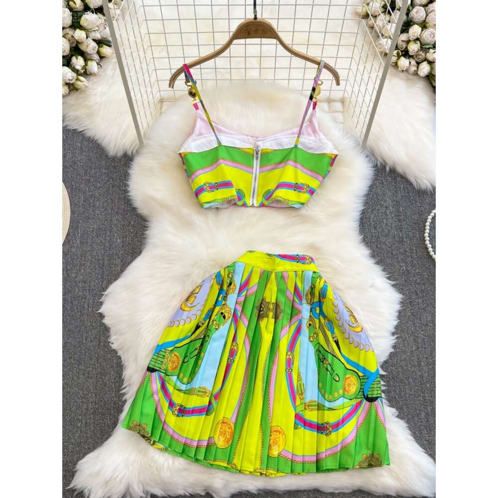 Beach Vacation Cute Suit For Women With Chest Pads Camisole And Tank Top Wearing A High Waisted A-line Printed Pleated Skirt For Women