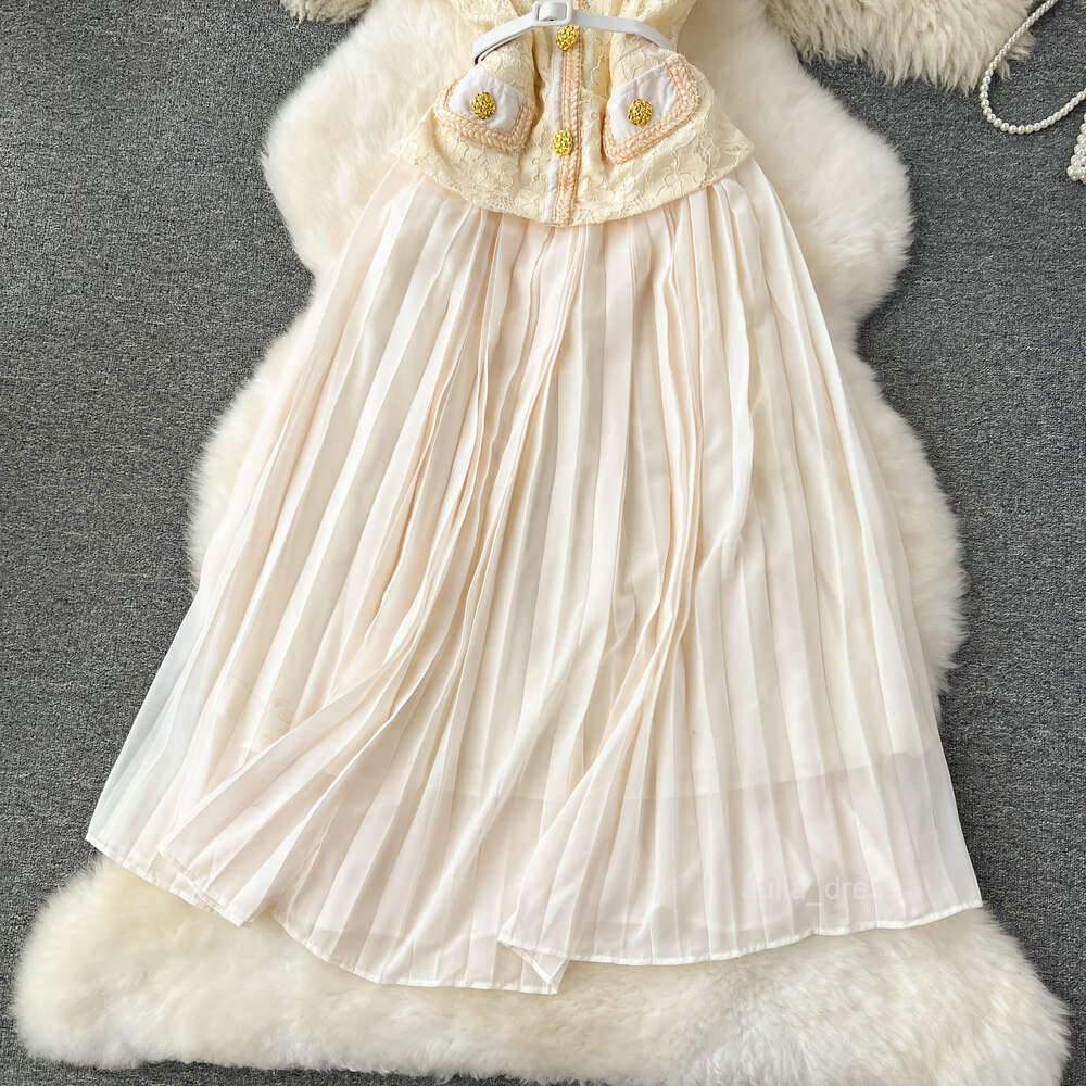 Retro White Moonlight Thousand Gold Style High end Light Luxury Metal Button Lace Top Fake Two Piece Patched Hundred pleats Dress Womens Summer Dress