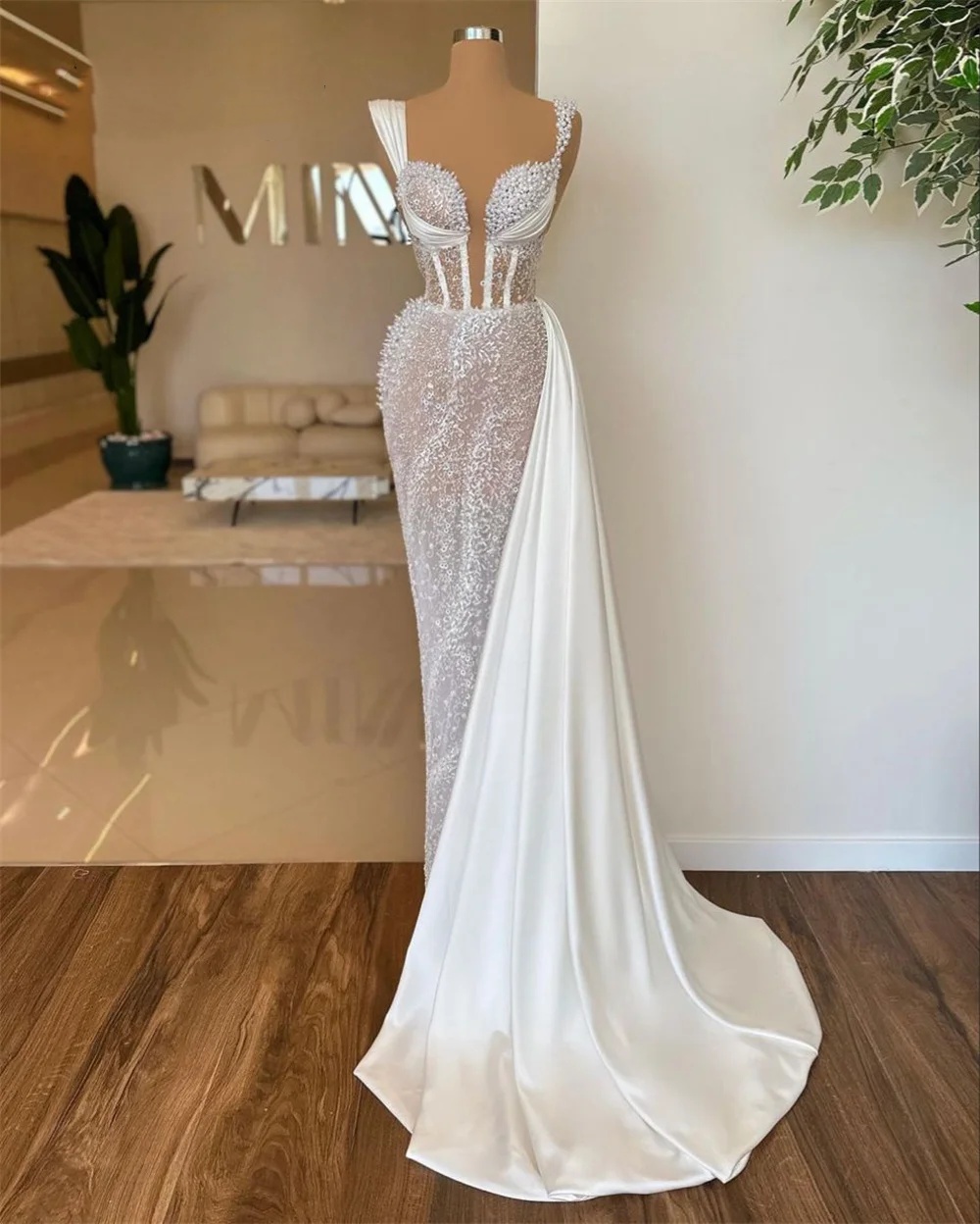Elegant See Through Mermaid Wedding Dresses Pearls Sequins Bridal Gowns Detachable Train Spaghetti Straps Custom Made Sleeveless Bride Vestido de novi