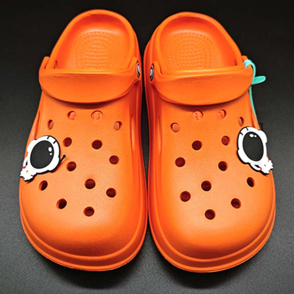 Summer Lightweight Home Beach Sandals Slippers Outdoor Quick Dry Flat Soft EVA Hole Shoes Women Clogs 2024