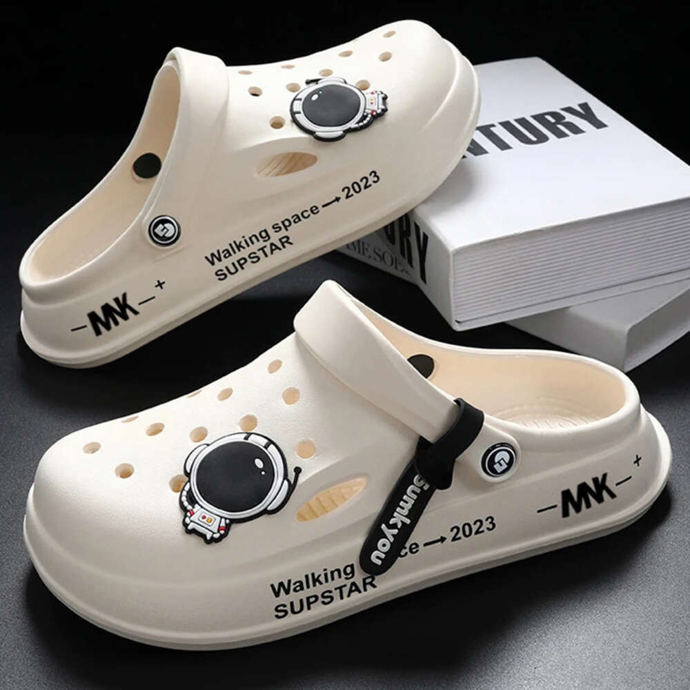 Summer Lightweight Home Beach Sandals Slippers Outdoor Quick Dry Flat Soft EVA Hole Shoes Women Clogs 2024