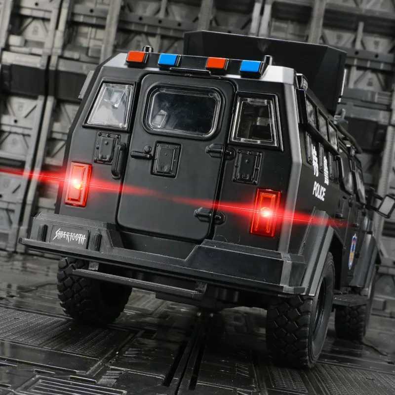 Diecast Model Cars 1 24 Ford F550 Sabertooth Off Road Armorvehicle Modified Car Alloy Diecast Model Car Sound Light Children Toy Gift Box Present